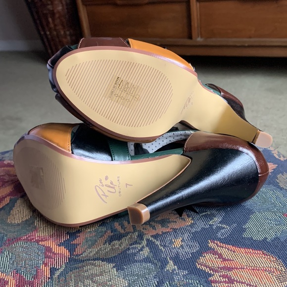 🎀👠Multi Colour Pin Up Pumps with Bow Detail 🎀👠 - Picture 6 of 11